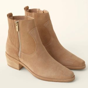 Like NEW Donald Pliner tan cream taupe suede booties